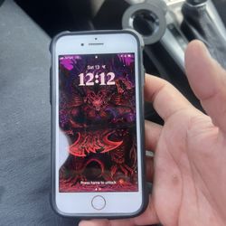 iPhone 8 64GB GOLD Carrier Unlocked (small Crack On Back)