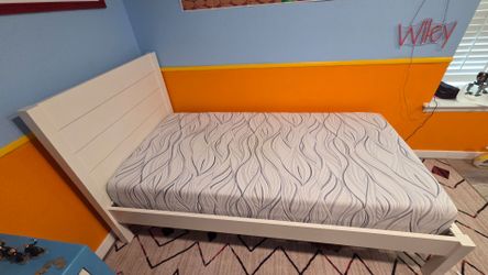Land of nod twin size  bed