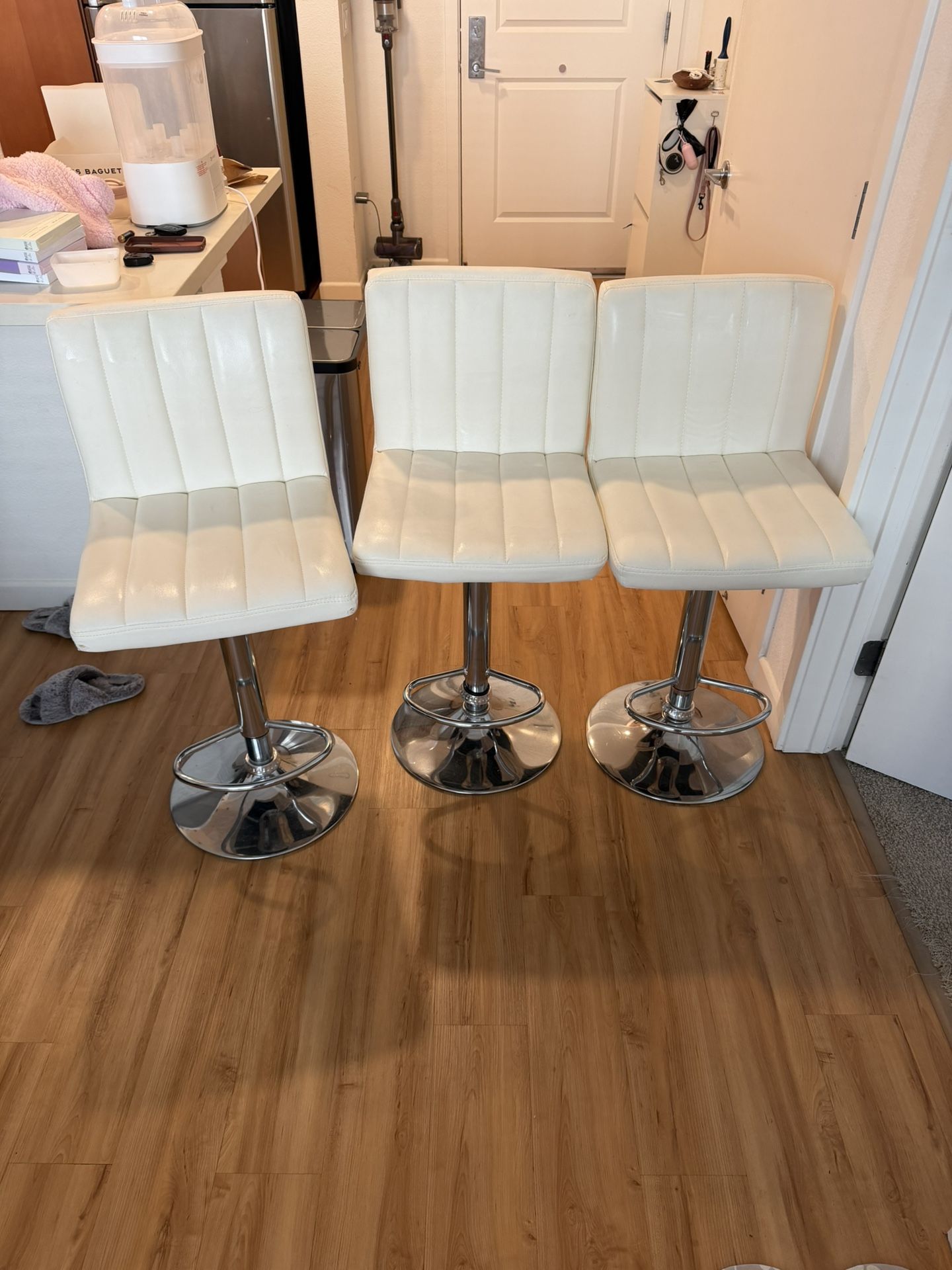 Set of 3 White Bar Stools – Great Condition