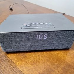 iHome iBT233 Bluetooth Dual Alarm FM Clock Radio - Gray. Good Condition. 
