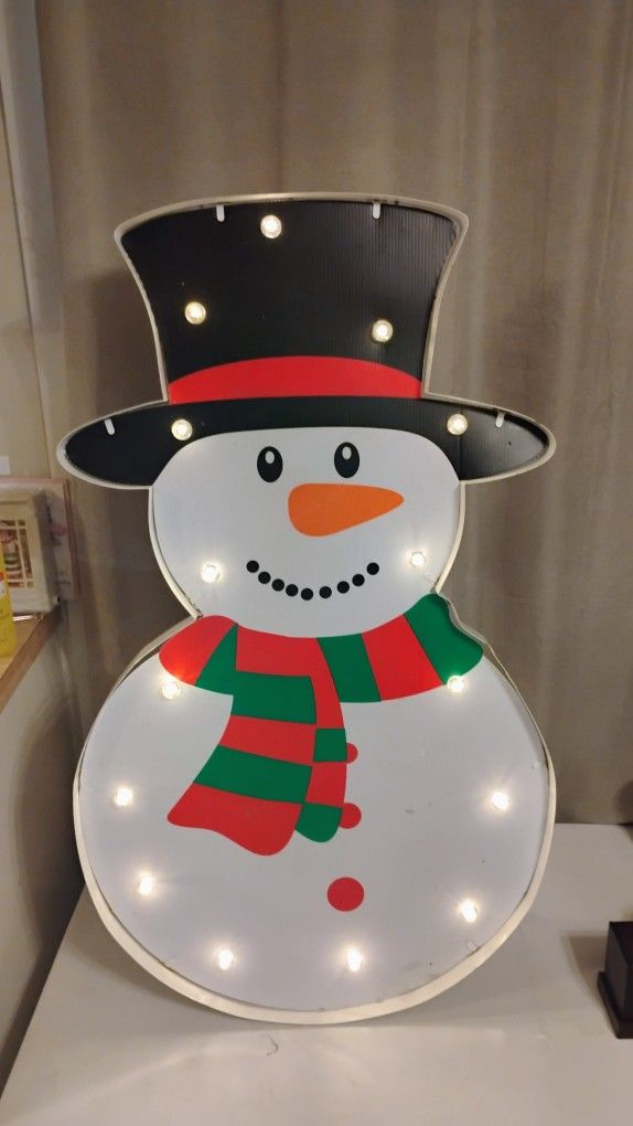 About 3 Feet Tall Battery Operated Free Standing Lighted Snowman