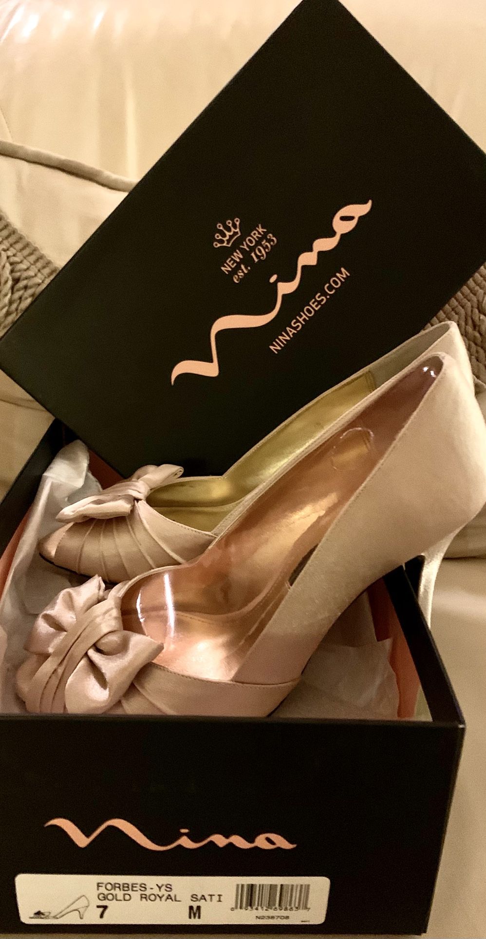 New Nina Gold Satin Bow Heels Sz 7