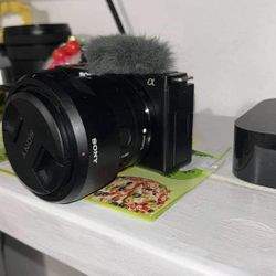 Camera Sony ZV-E10 with Lens