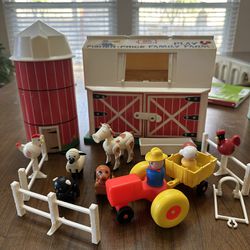 Vintage 1967 Fisher Price Little People Play Family Farm Barn and Silo #915