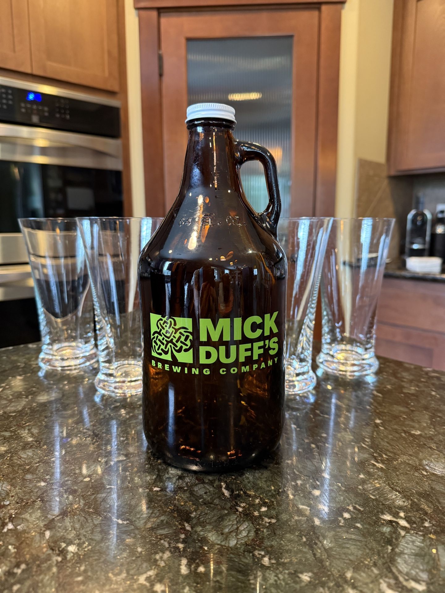 4 Large Beer Glasses & Growler - Pilsner ale style