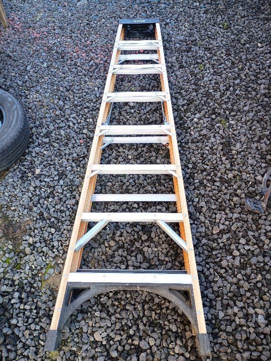 10 Ft Ladder By Husky 