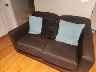 Coach Set With Queen Pull Out Bed. In Good Condition