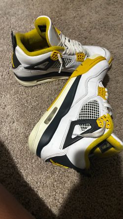 yellow jordan 4’s retro