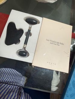 Anti-wrinkle jade roller and Gus sha new $5 each