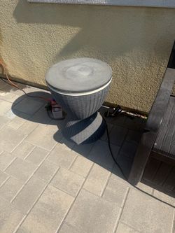Set of 2 outdoor cocktail tables