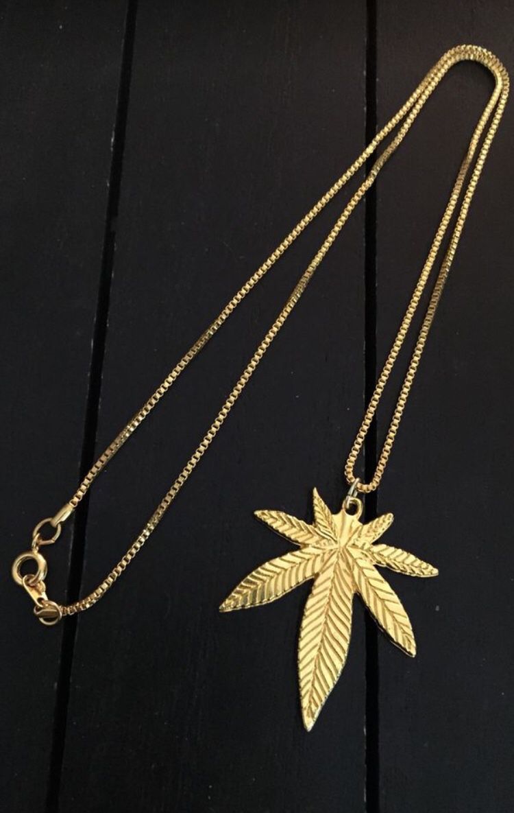 20”/ 18K Gold Plated Box Chain Necklace with Gold Tone Leaf Charm