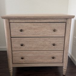 Nighstand 3 drawers