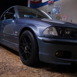2000 BMW 323i