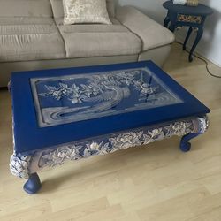 ✨ Luxury Solid Wood Carved Coffee Table – Etched Glass Top, Navy Silver Refinish