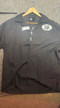 Tilly’s medium button up unisex BRAND NEW