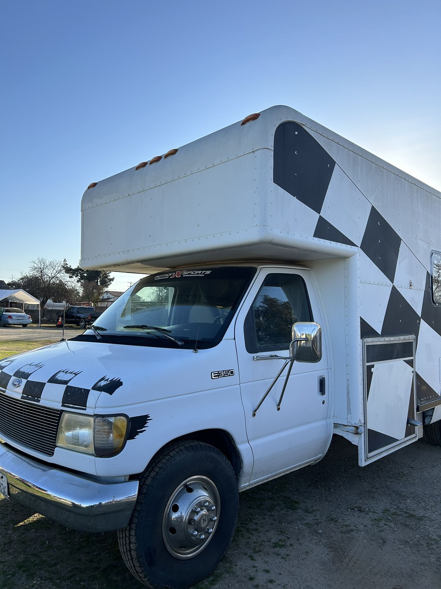 1993 Ford Motorhome (gutted)