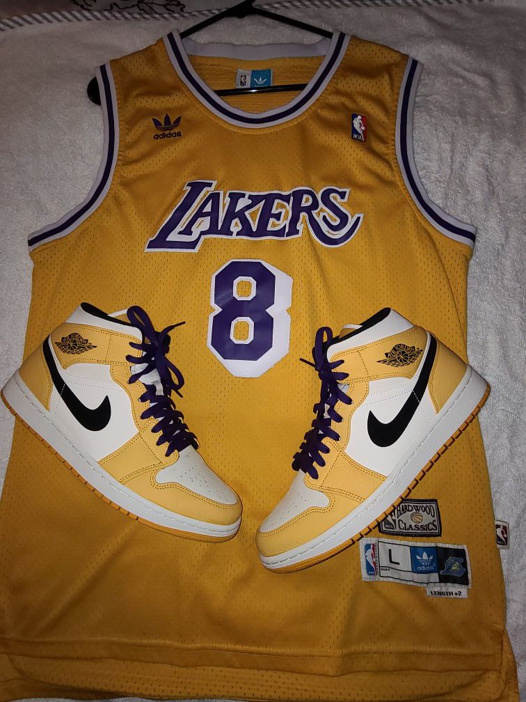Jordan 1 lakers size 10 1/2 and size L jersey