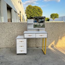 Makeup Vanity Desk With Lights And Charging Station