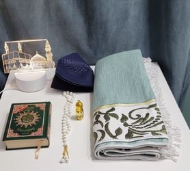 Brand New Islamic Gift Set. (MUST SELL TODAY)