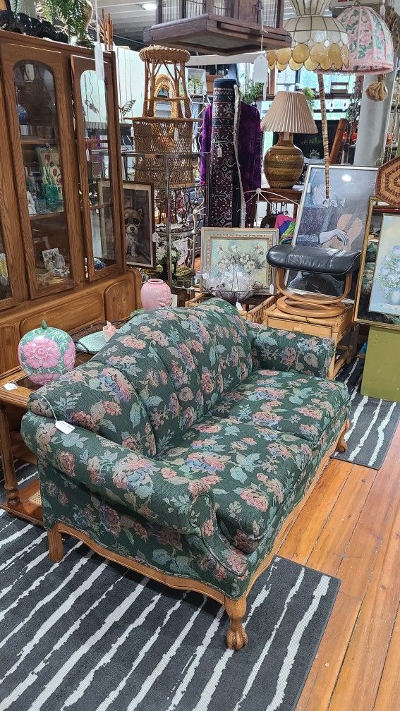 Green Floral Grandmillennial Loveseat, Couch Clean & Very Comfy