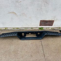 2020-2021 GMC Sierra 2500 3500 OEM Rear Bumper Center Step Pad 84564764