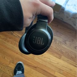 JBL Live 660NC Wireless Noise Cancelling Over-The-Ear Headphones Black