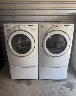 White Whirlpool Washer And Electric Dryer Matching Set