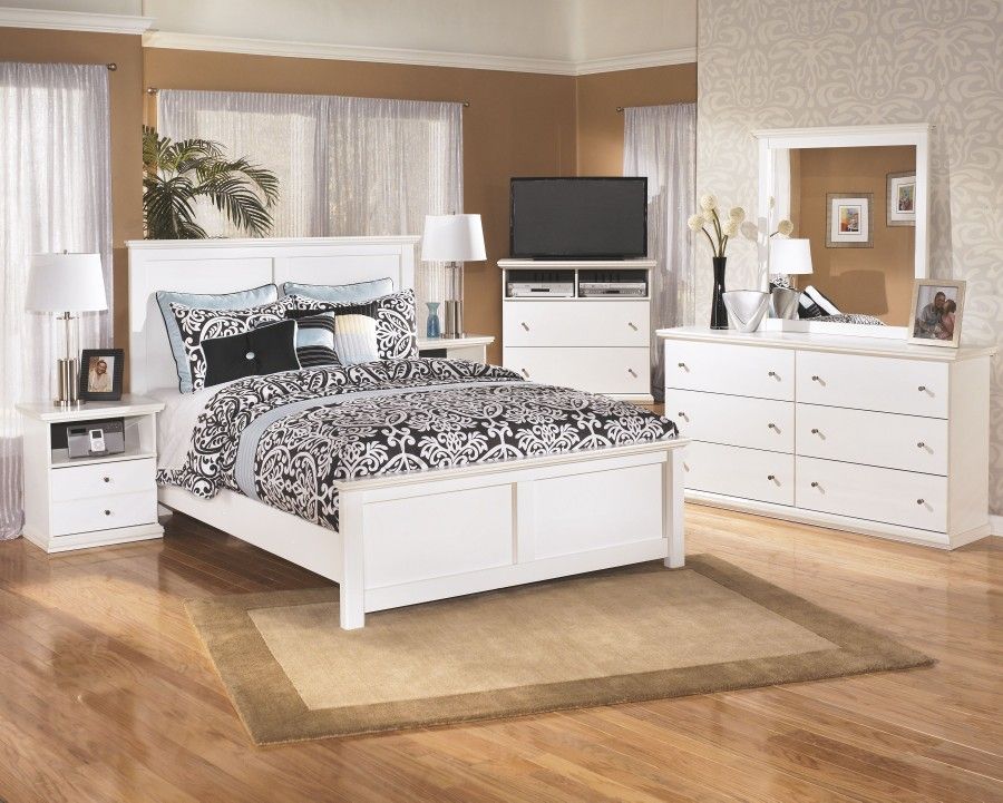 White-7Pc.-Dresser Mirror Queen Panel Bed