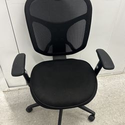 Black Mesh Adjustable Swivel Office Chair