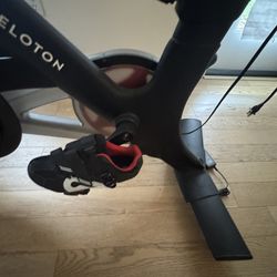 Peloton bike (like New)