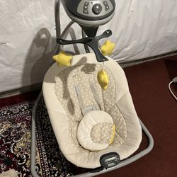 Graco Swing And rocker baby