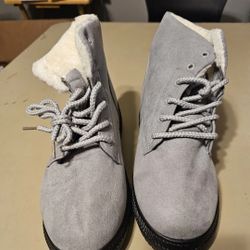 Women's Suede Waterproof Lace Up Winter High Top Snow Boots. Size 9