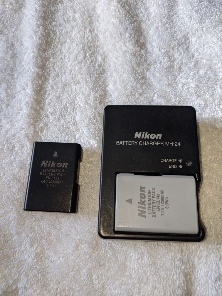 Nikon MH-24 charger with EN-EL14a battery