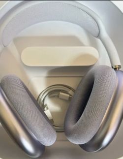 Selling air pods shipping only