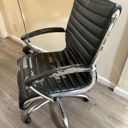 Used Office Chair with Wheels – Great for DIY or Budget Setup