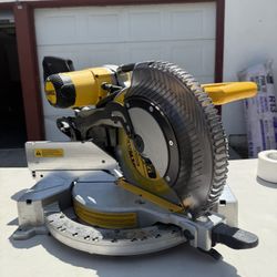 12” DEWALT Double-Bevel Compound Meter Saw