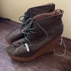 Wedge heels