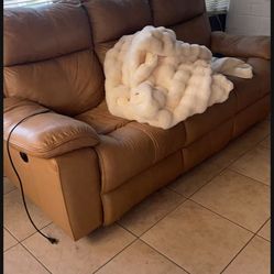 Leather Sofa – 2 Seats + Center Console (Cup Holders)