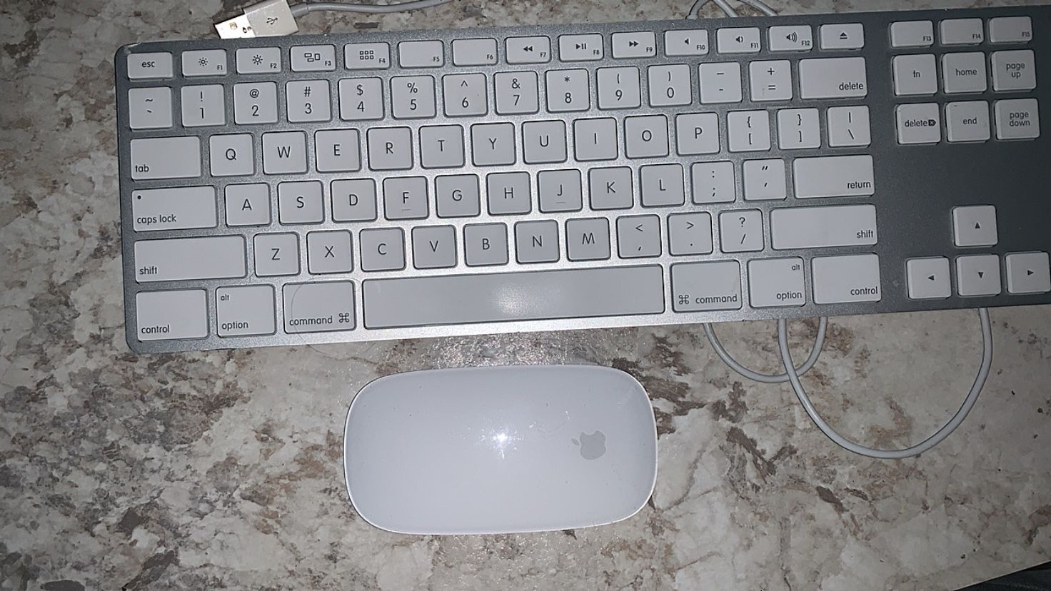 Wired Apple Keyboard & Wireless Mouse 