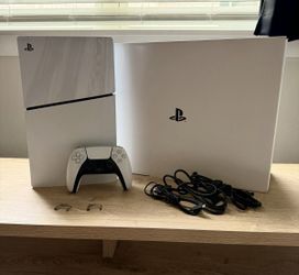 Disk version ps5 slim 2 month used only 1tb