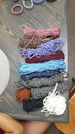 I make bracelet tell me what color and clip you want and l will make it for 3$