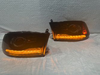 2009 To 2018 Dodge Ram 1500 / 2500 / 3500 Black/Smoke Projector Headlights