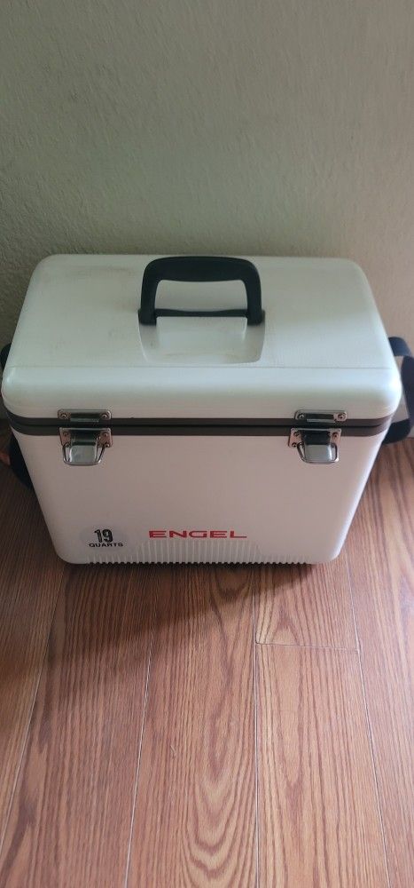 Engel  fishing ice chest