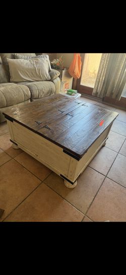 Middle Piece Living Room