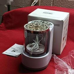 Makeup brush cleaner In Makeup Brushes  In Makeups In Great Working Condition  