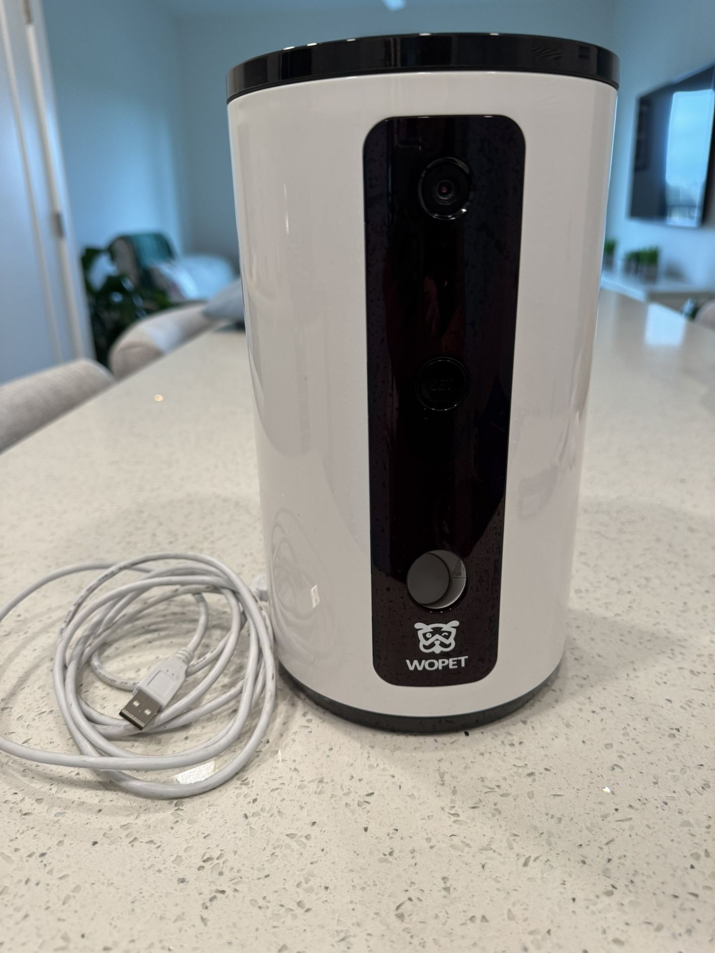LIKE NEW WOPET DOG CAMERA WITH TREAT TOSSING! KENDALL PICK UP.