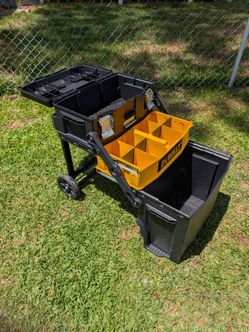 Dewalt 4-in-1 cantilever toolbox work center. In excellent condition. Looks and works great, thanks for looking. Check out my other items for sale.