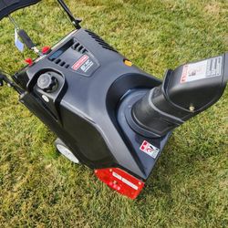 Like New Craftsman 21 Inch 4-cycle 208 CC Briggs & Stratton Snowblower With Light