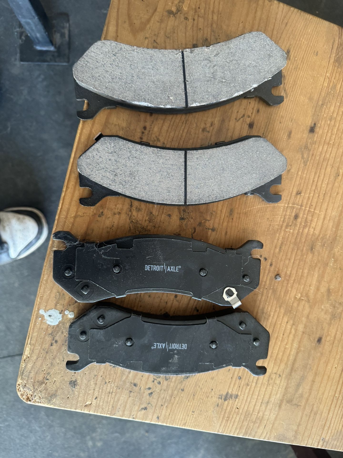 2003-2006 Front Slotted Rotors And Brakes