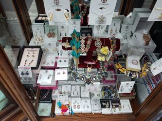 WOMEN'S JEWELRY